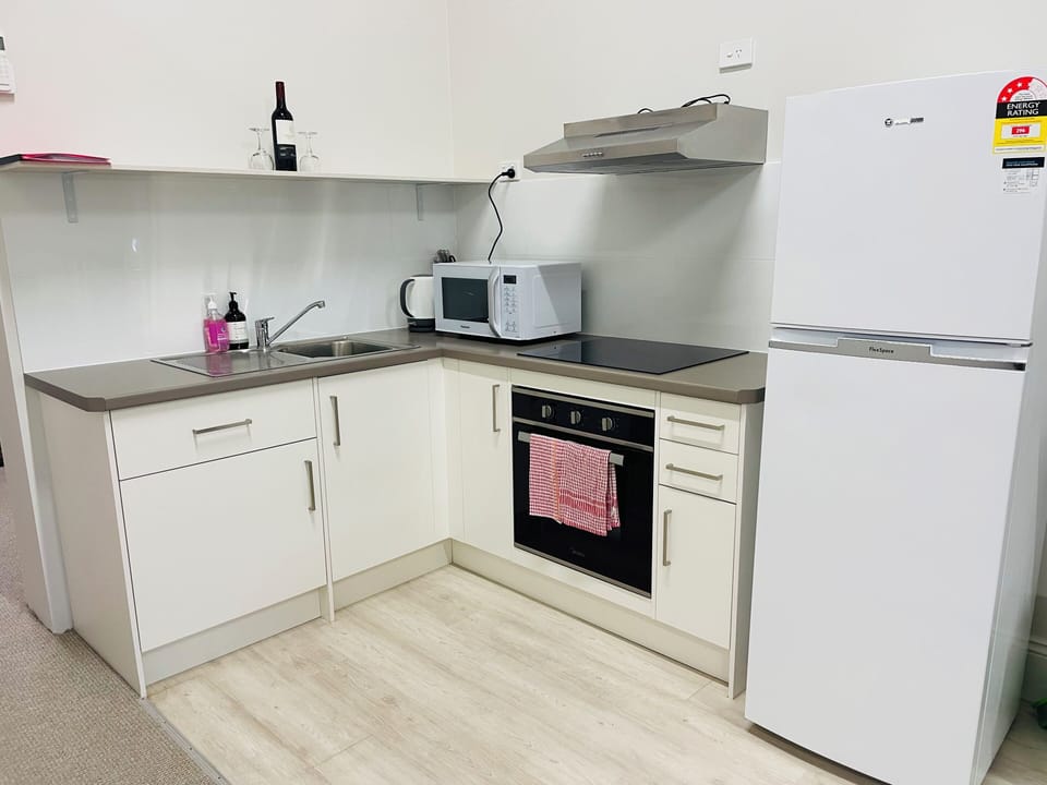 Fully Equipped Kitchens in Every Unit
Self-contained kitchens with cooktop, oven, fridge, microwave, and cooking essentials.