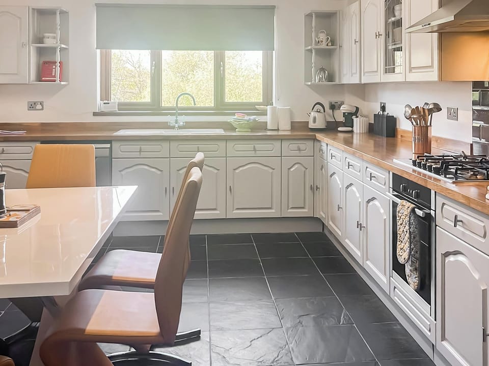 Kitchen | Ty&rsquo;n-y-Canol, Johnston, near Haverfordwest
