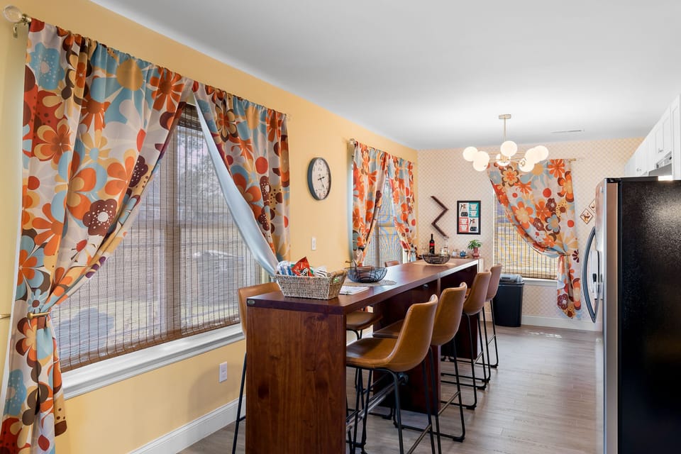 Dine-in kitchen
