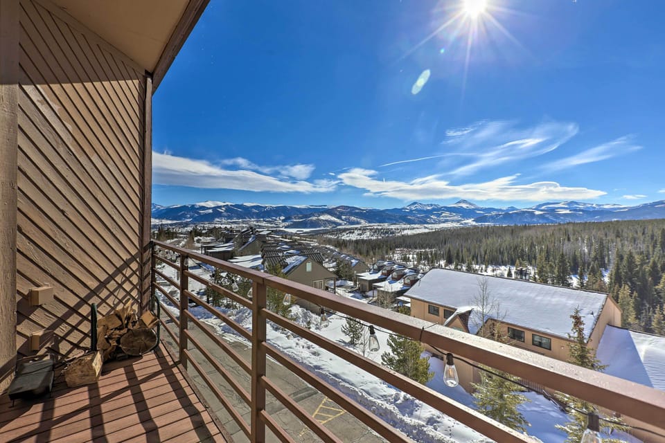 Balcony | Panoramic Mountain Views | 4th-Floor Condo