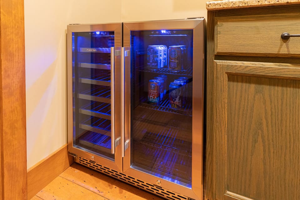 Kitchenette complete with adjustable-temperature mini fridge!