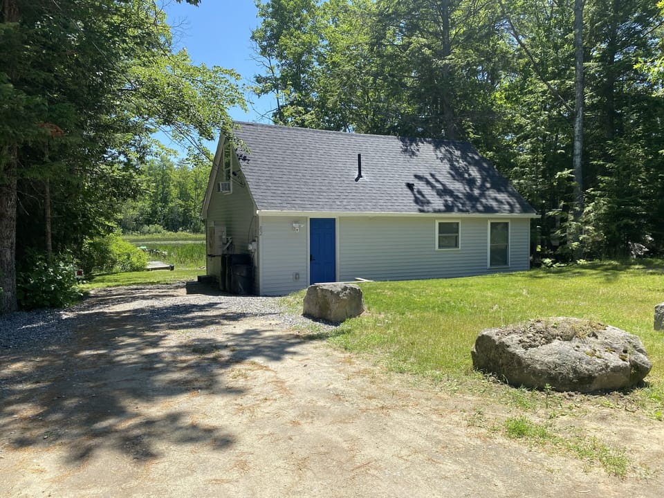 Front view of the house 
