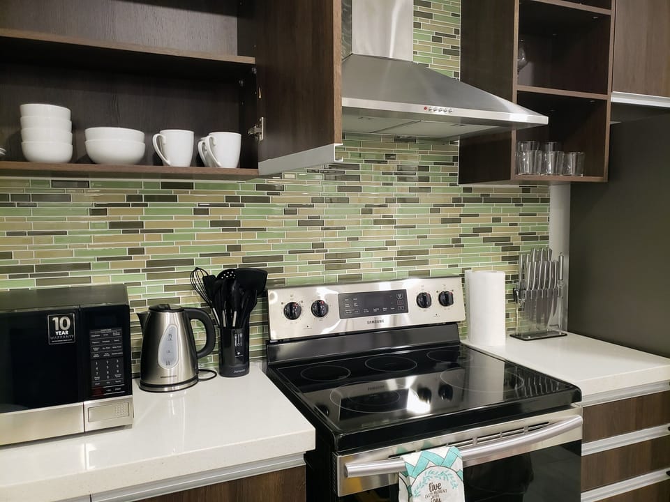 Full Kitchen with appliances & utensils