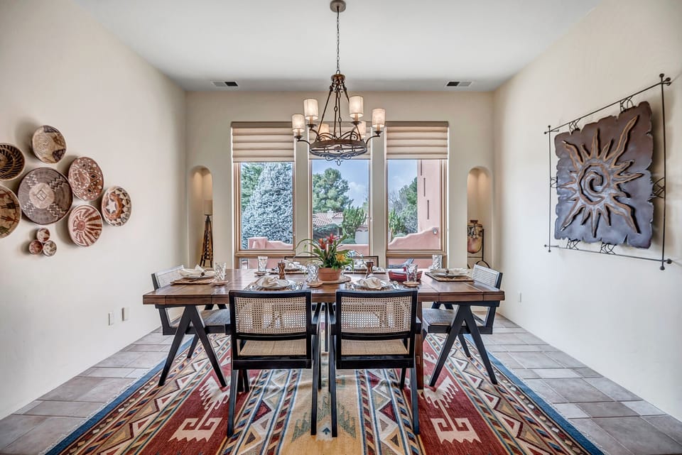 Dining Area with Seating for Six