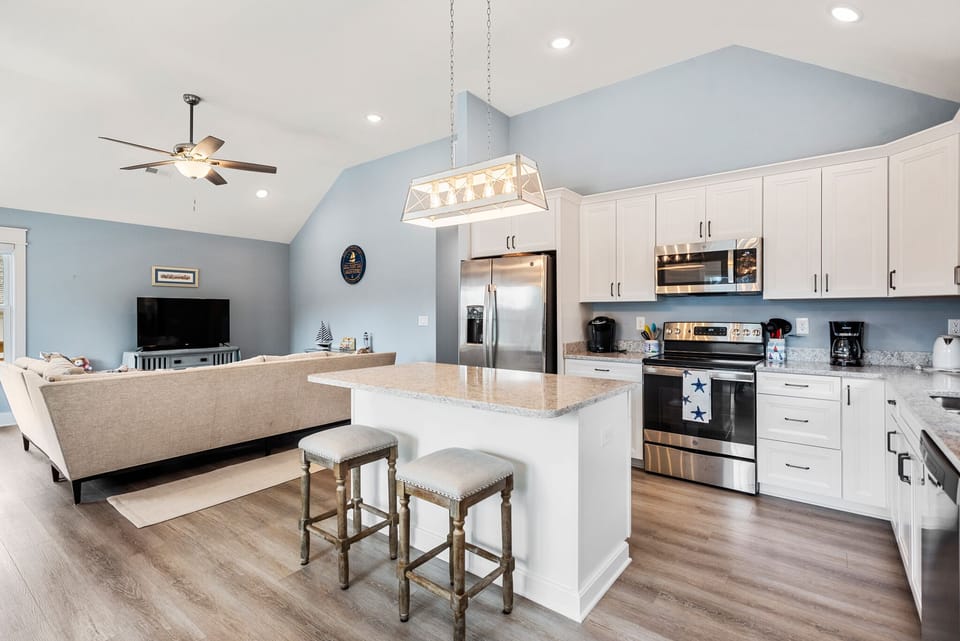 KDN9505: Gull Point Too | Living Area and Kitchen