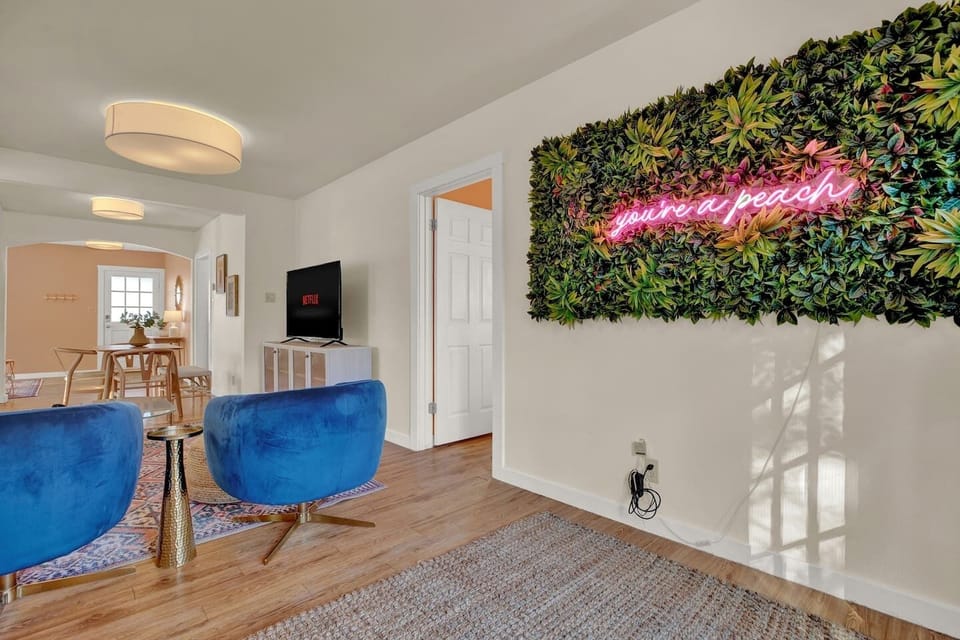 Hey Peaches! Don't forget to take a couple of #instaworthy photos 