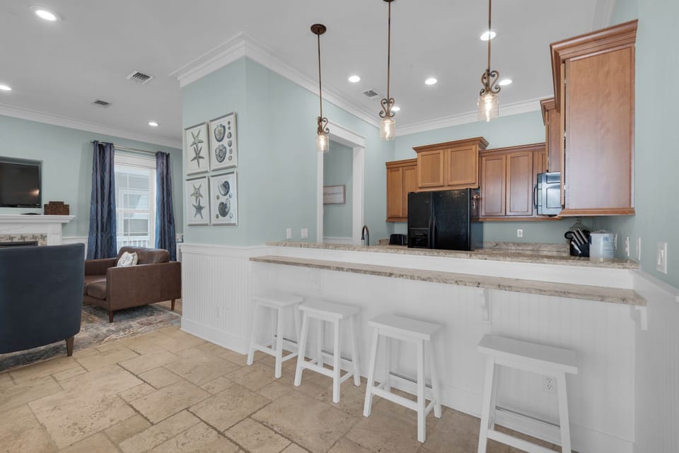Kitchen bar area