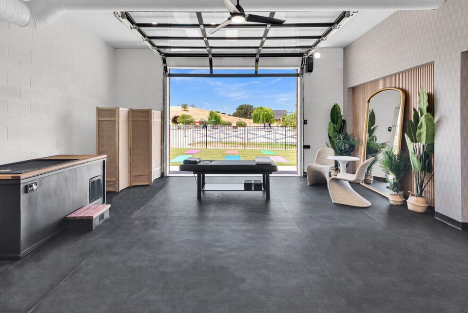 [Private Spa] including a Massage Table, Sauna and Cold Plunge