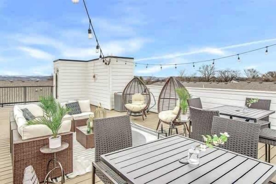 Welcoming rooftop space for lounging, cooking, and gathering.
