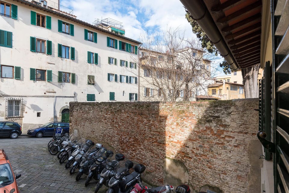 View of the tiny piazza where Casetta Bonsi is located.