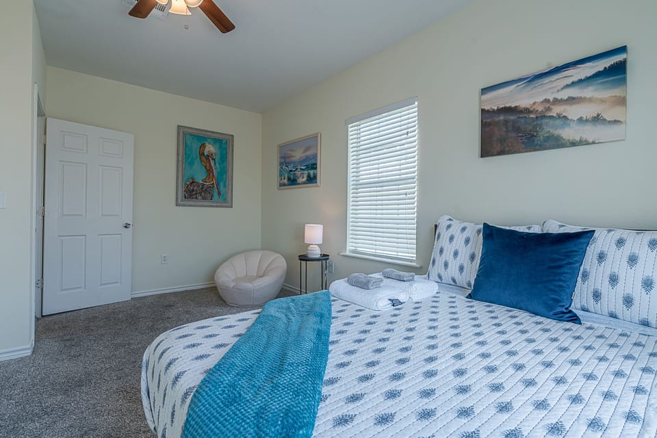 Spacious queen bedroom with 12" memory foam mattress.