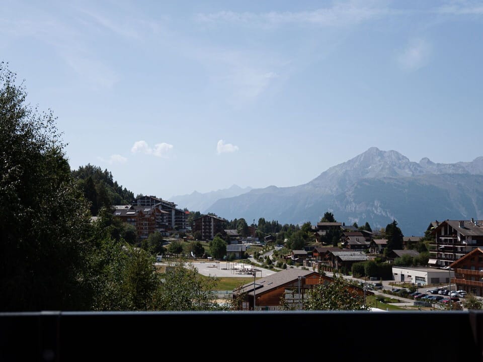 Cloud, Sky, Mountain, Building, Tree, Cumulus, Horizon, Landscape, Urban Design, Roof