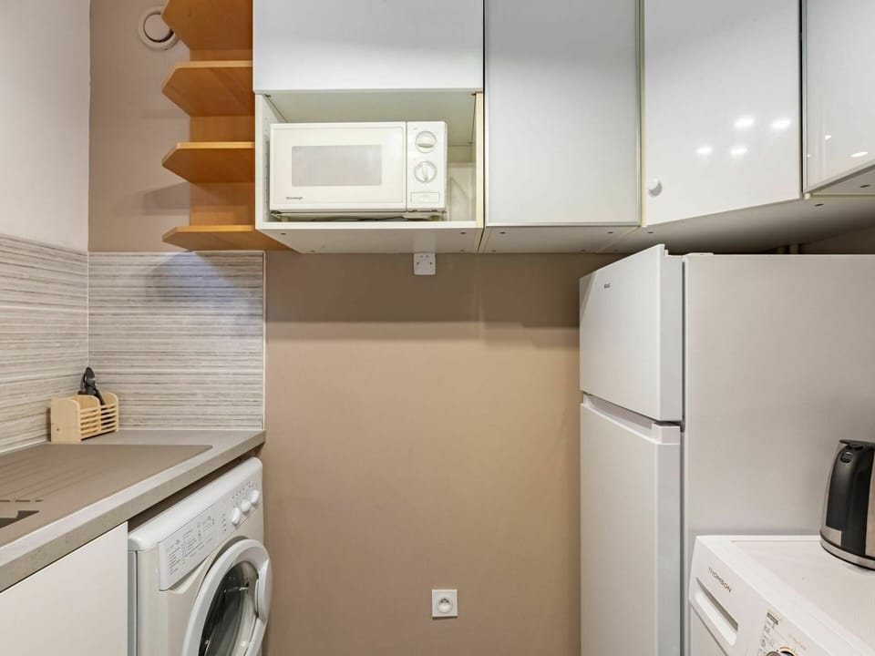 Cabinetry, Property, Building, Product, Home Appliance, Kitchen Appliance, Kitchen, Interior Design, House, Laundry Room
