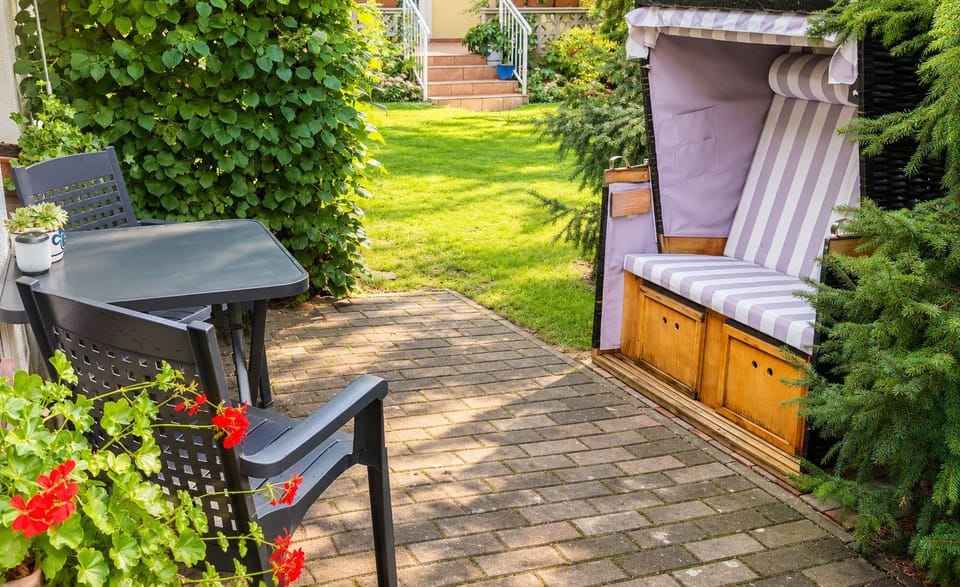 Beyer - Quietly situated bungalow Beyer with terrace and garden view in House in Kühlungsborn