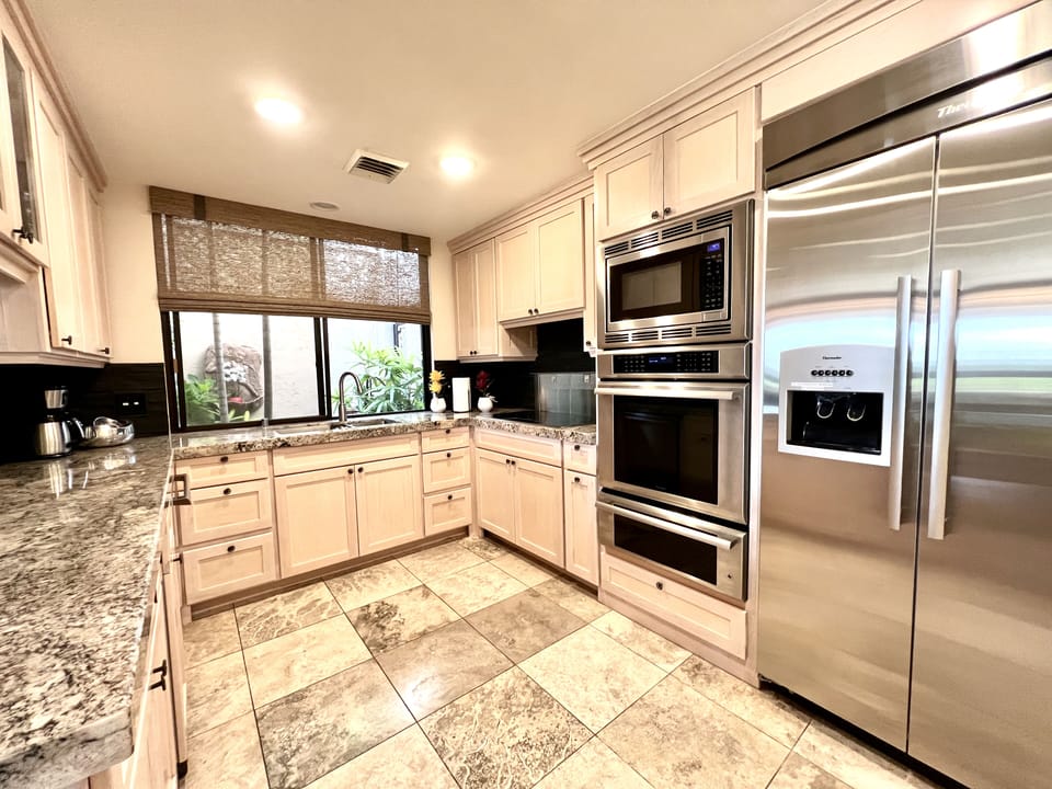 Spectacular fully equipped kitchen