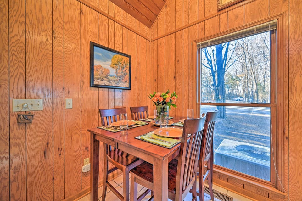 Dining Room | Laptop Friendly Workspaces | High Chair