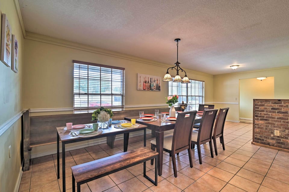 Dining Room | Dishware/Flatware Provided