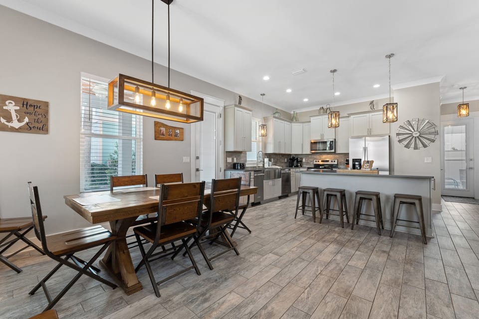 Dining Room & Kitchen