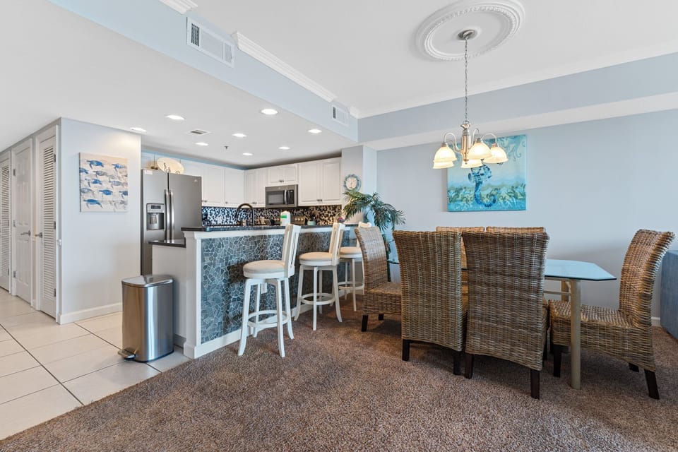 Open Concept Dining Room & Kitchen