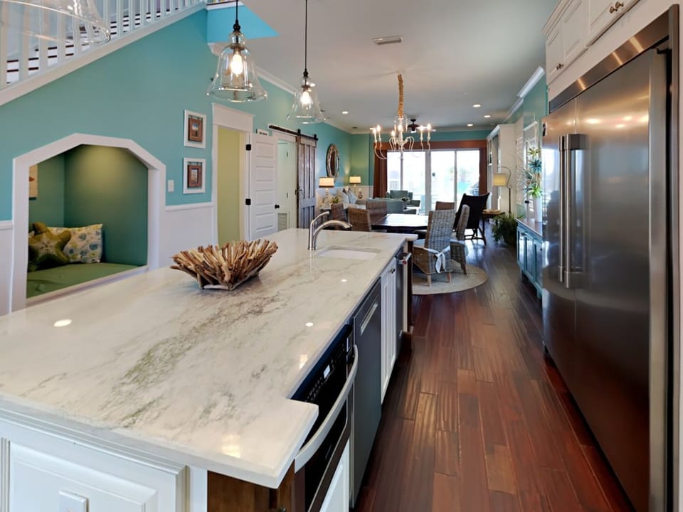 Breakfast Bar/Kitchen Island