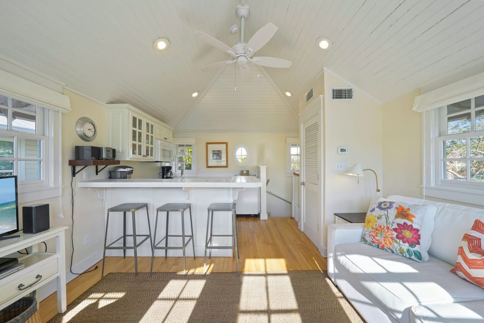 2ND FLOOR LIVING, DINING, & KITCHEN W/BAR SEATING FOR 3