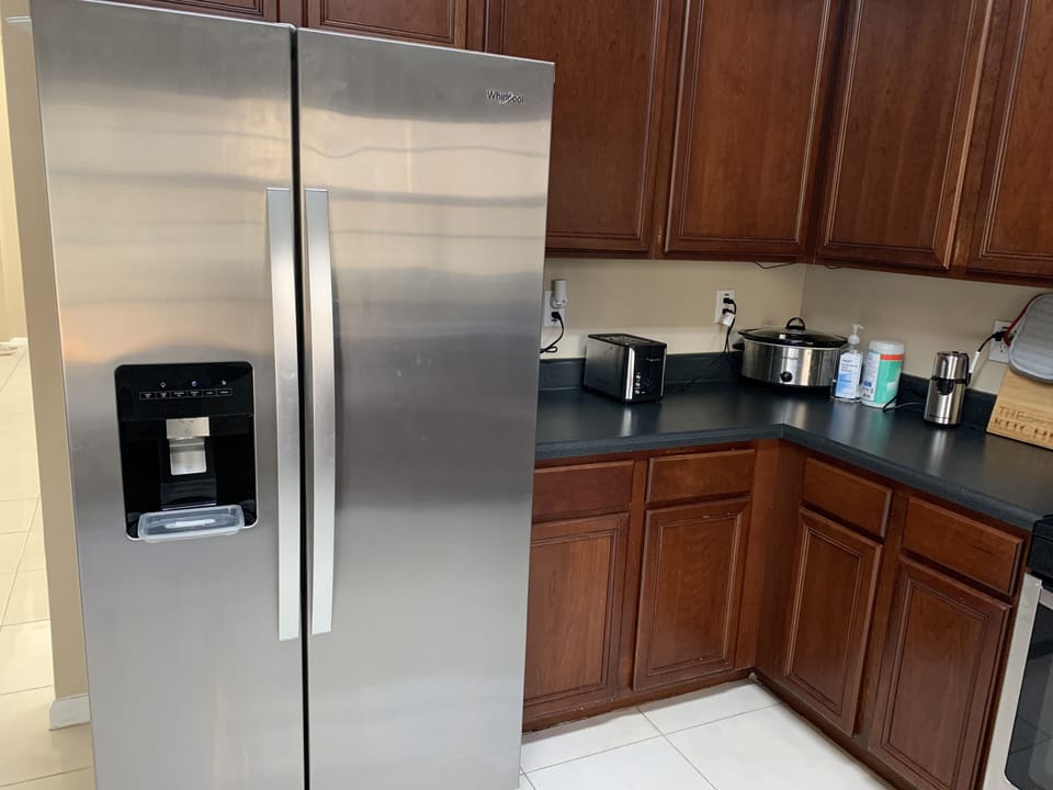 Refrigerator w/ filtered water