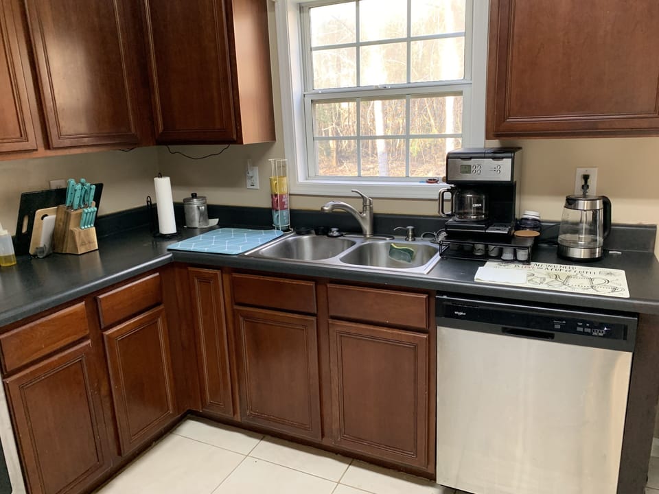 Double-sink + coffee/tea + dishwasher