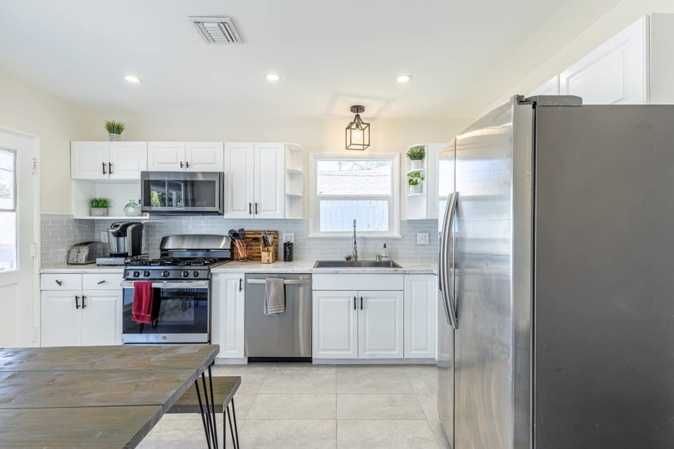 Bright & Modern kitchen w everything you need :)