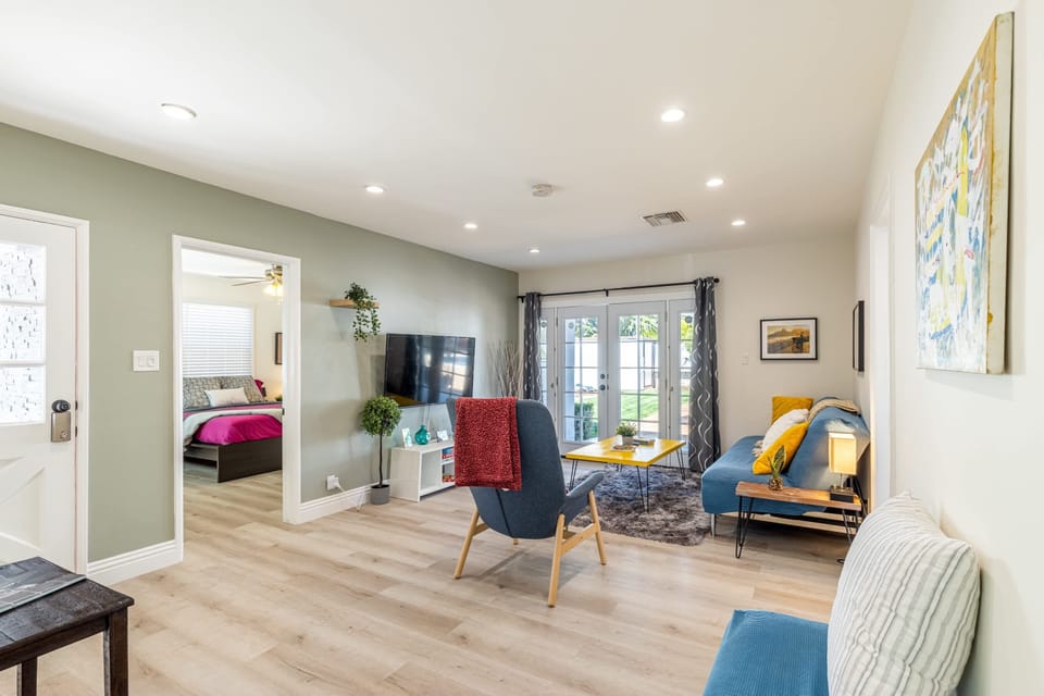 Bright and sunny living room