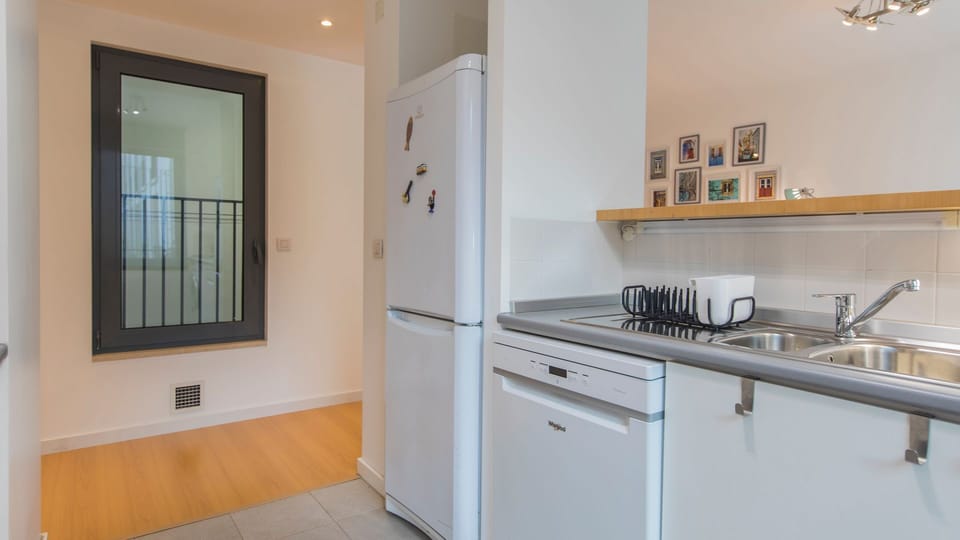 The kitchen comes fully equipped with all the appliances you could require during your stay. #airbnb #airbnblisbon #portugal #pt #lisbon