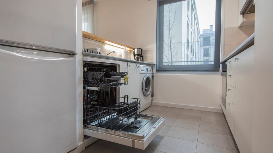 A washing machine and dishwasher are provided in the kitchen