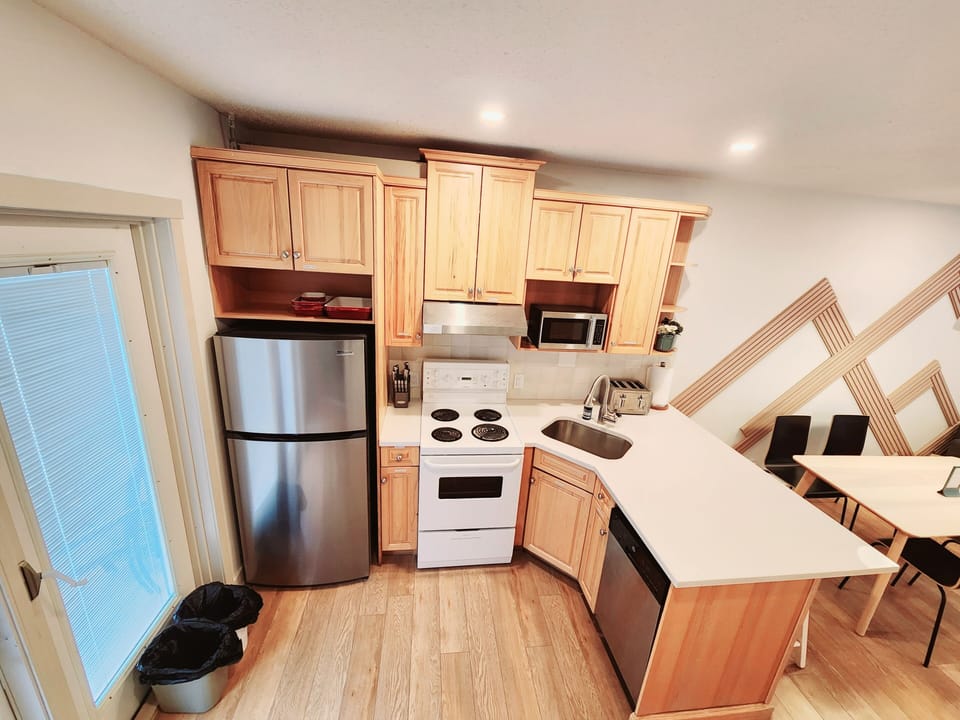 full kitchen
