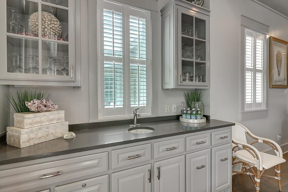 Wet Bar, 2nd Floor