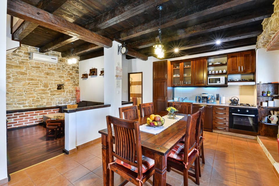 Open concept living room, dining room and fully equipped kitchen