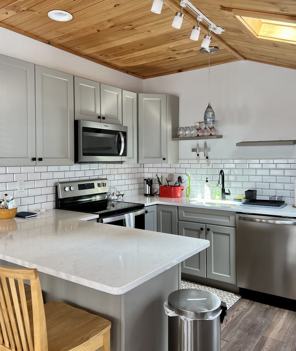 brand new kitchen with breakfast bar