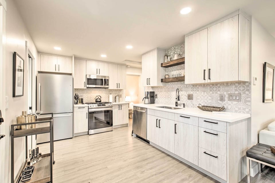 Kitchen | Dishware/Flatware