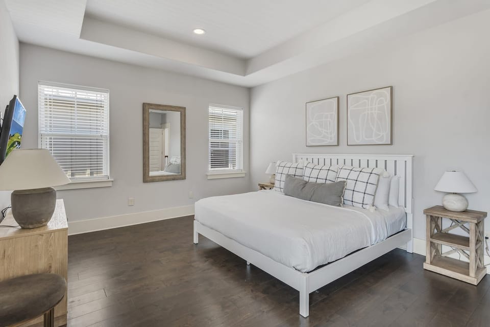 Upstairs King Suite!!