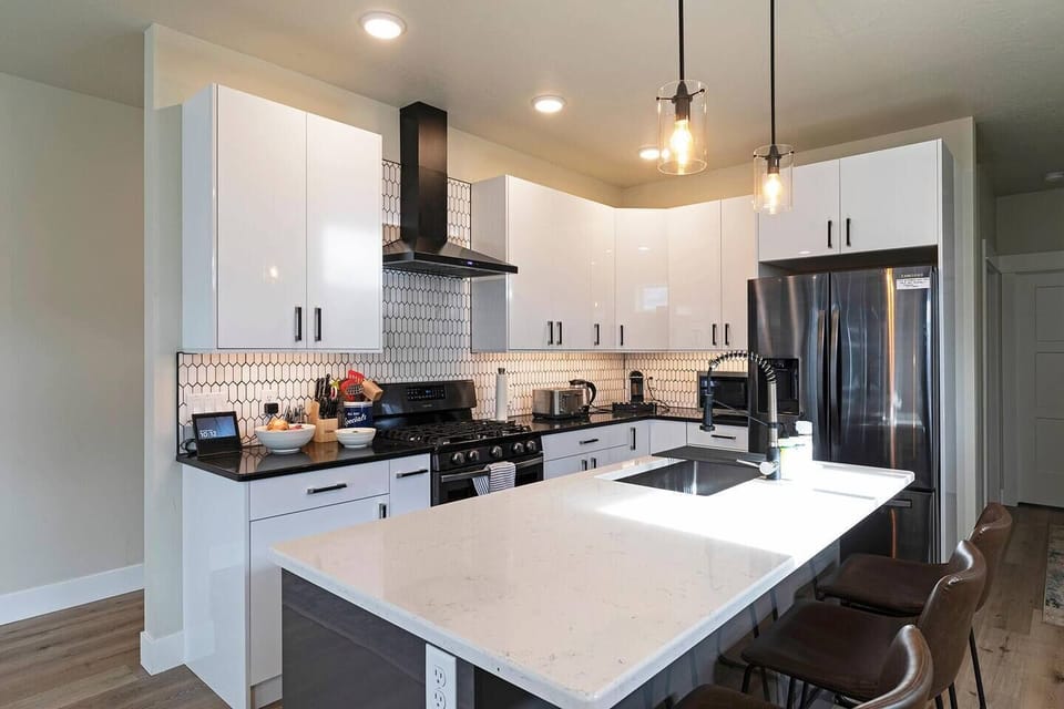 Kitchen ( Main Floor, Level 2) 