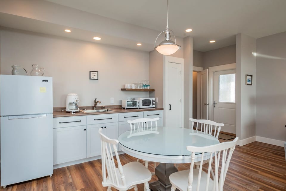 Kitchenette  / Dining Area - Southeast