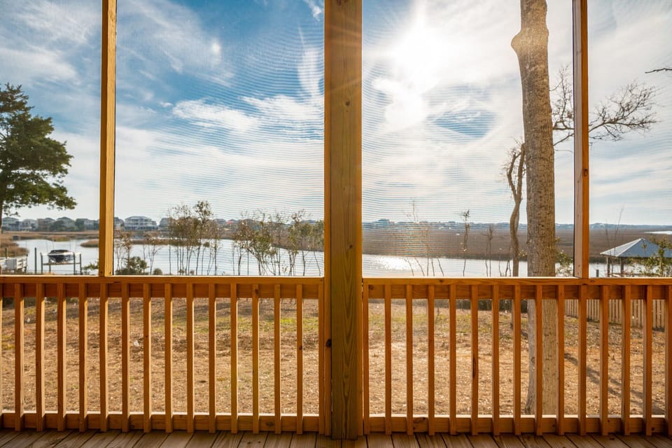 Screened Porch / View