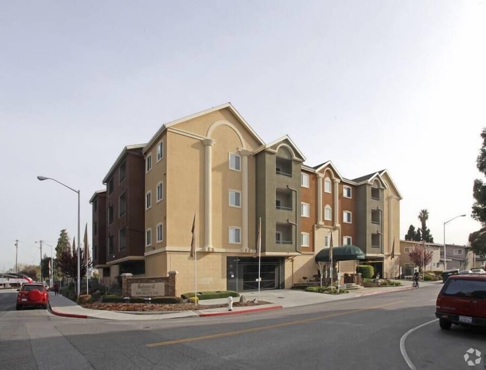 Boutique Complex