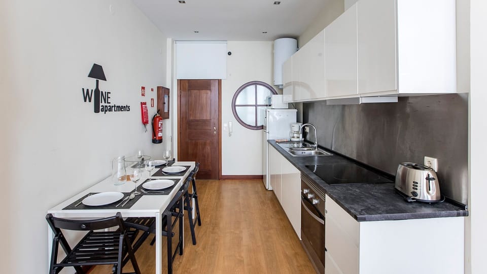 Fully equipped kitchen and dining area #downtown #porto #airbnb