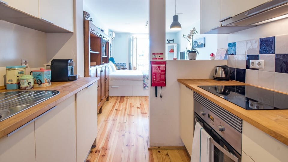 Compact, modern, and fully equipped for effortless stays. Prepare a quick meal or enjoy a fresh coffee before heading out to discover Lisbon. #HolidayRental #ModernKitchen #CityStay #LisbonLiving #Portugal #PT #Lisbon