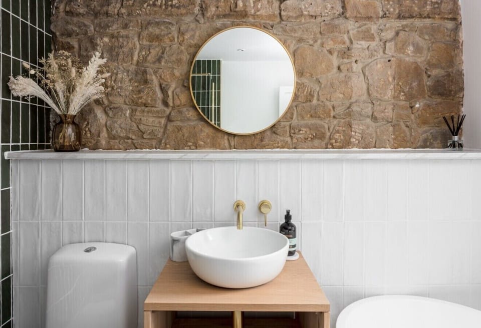 Effortless elegance: our sleek and tastefully furnished bathroom sink.