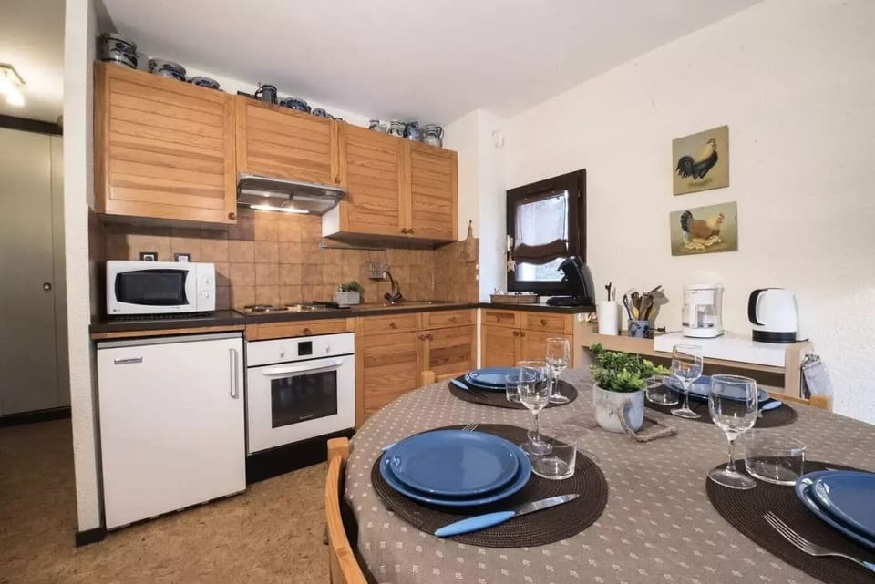 Microwave, oven, coffee/tea maker, electric kettle
