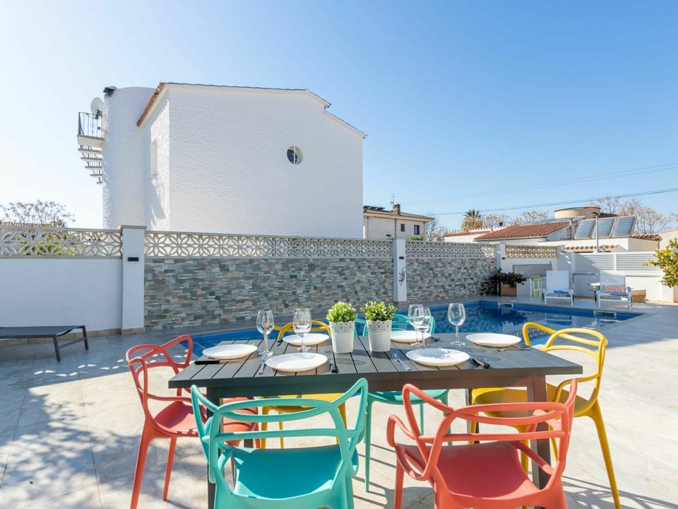 Sky, Table, Furniture, Azure, Chair, Shade, Outdoor Furniture, Leisure, Kitchen & Dining Room Table, Urban Design