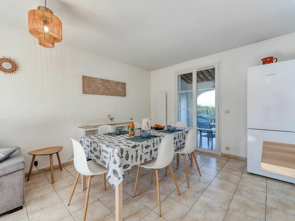 Furniture, Property, Table, Window, Wood, Interior Design, Building, Chair, Floor, Flooring