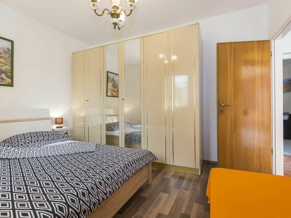 Building, Furniture, Property, Comfort, House, Wood, Picture Frame, Interior Design, Lighting, Architecture