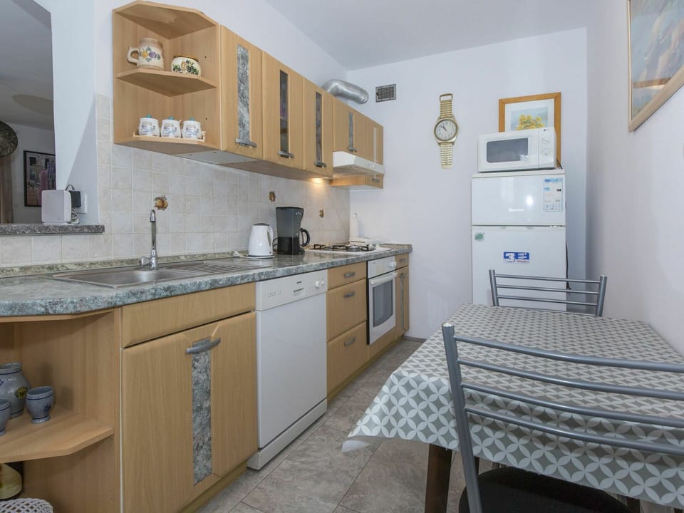 Cabinetry, Furniture, Property, Kitchen Sink, Countertop, Sink, Building, Picture Frame, Drawer, Product