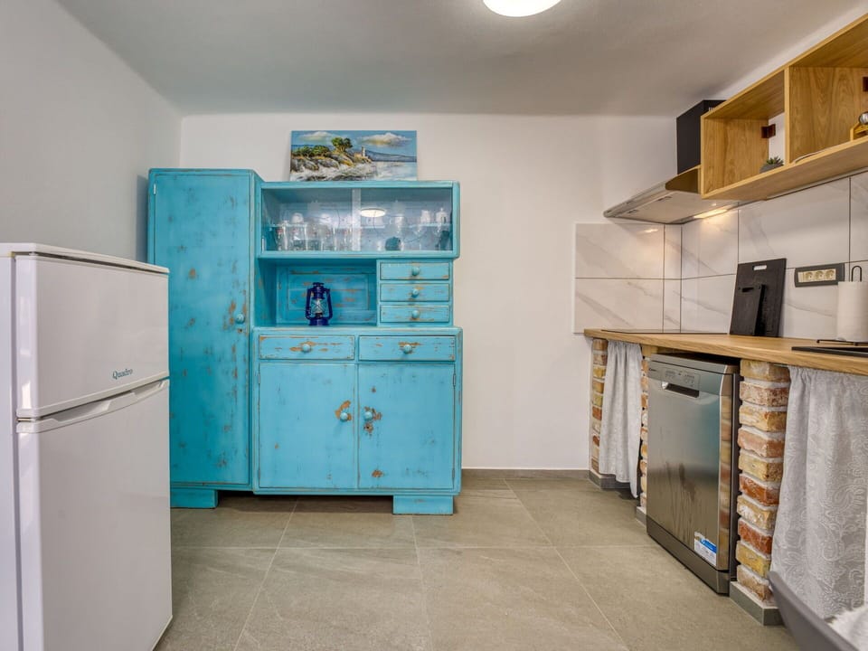 Cabinetry, Furniture, Drawer, Flooring, Interior Design, Floor, Wall, Wood, Kitchen